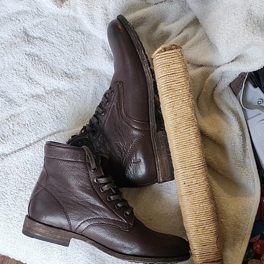 Frye Brown Leather Lace-Up Boots In MINT PRE-LOVED CONDITION!! 6.5W